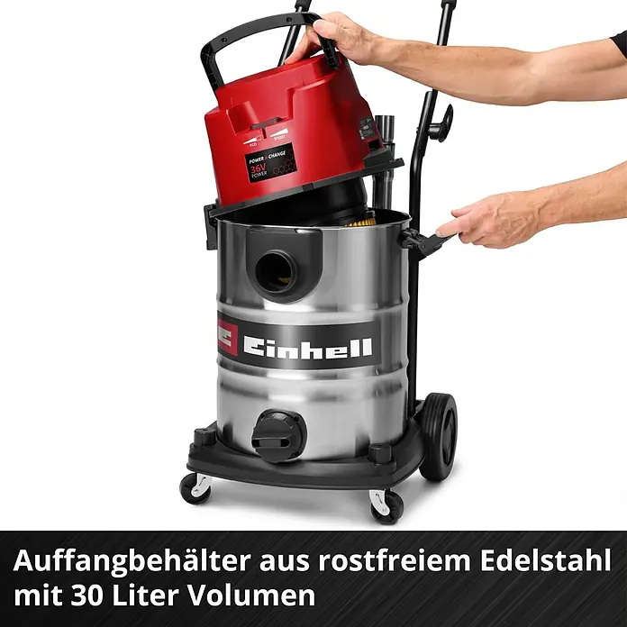 Einhell PXC 18V Akku-Nass-Trockensauger TE-VC 36/30 Li S-Solo - 18 V, Ohne Akku, Behältervolumen: 30 l - Die Hände einer Person setzen die rote Motoreinheit auf den Edelstahl-Auffangbehälter eines 30-Liter-Nass-Trocken-Saugers.