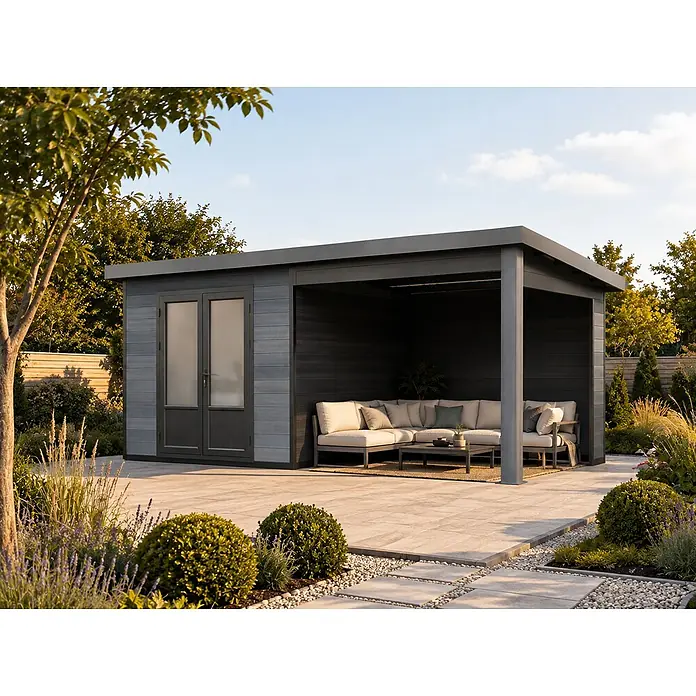 Fjordholz Gartenhaus Style DeLuxe - Außenmaß inkl. Dachüberstand (B x T): 571 x 327 cm, Aluminium, Anthrazit/grau - Moderner grauer Gartenschuppen mit angebautem dunkelgrauem Pavillon und beigem L-förmigen Outdoor-Sofa auf einer Terrasse.