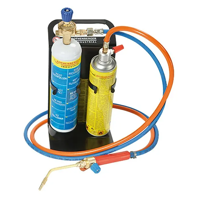 Rothenberger Industrial Equipo de soldadura autógena ROXY KIT Plus - 1.250 °C - Soplete de soldadura Rothenberger Industrial con dos cilindros de gas conectados por mangueras azules y naranjas, ideal para soldadura precisa.