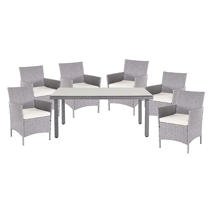 Mendler Gartenmöbel-Set - 7 -tlg., Polyrattan, Grau, Kissen creme, Grau, Kissen creme - Graue Rattan-Essgruppe mit rechteckigem Glastisch und sechs Stühlen mit weißen Kissen.