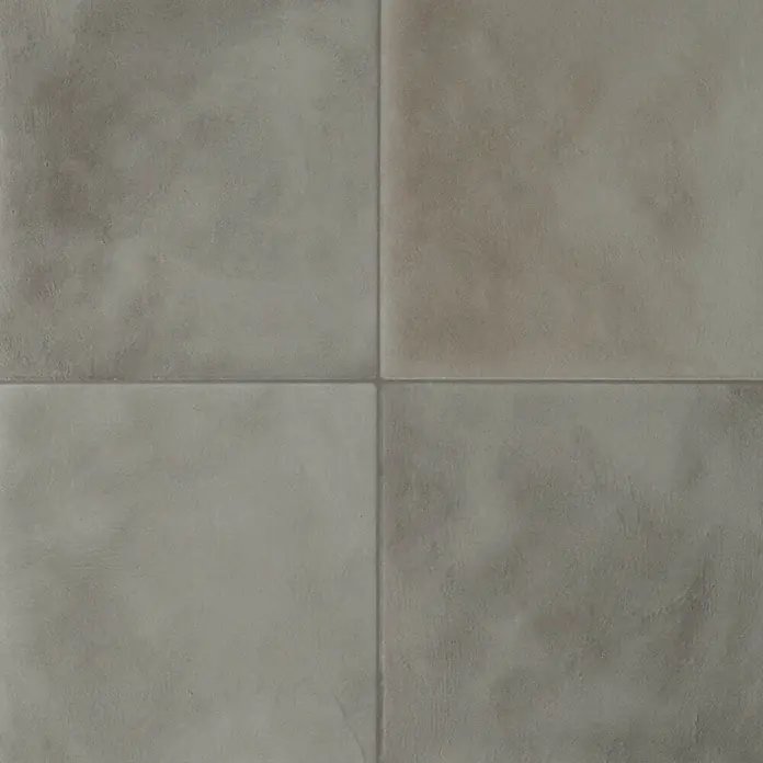 Smart Tiles Selbstklebemosaik Zellige - 22,86 x 22,86 cm, Fez, Matt - Vier quadratische, gräulich-braune Fliesen in Betonoptik mit feiner Textur und sichtbaren Fugen.