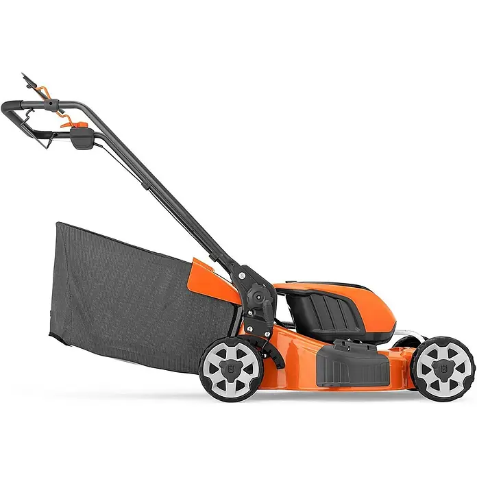 Husqvarna Akku-Rasenmäher LC251iS (ohne Akku) - 36 V, Ohne Akku, Schnittbreite: 510 mm - Orange-schwarzer Rasenmäher mit grauem Fangsack und weißen Rädern.