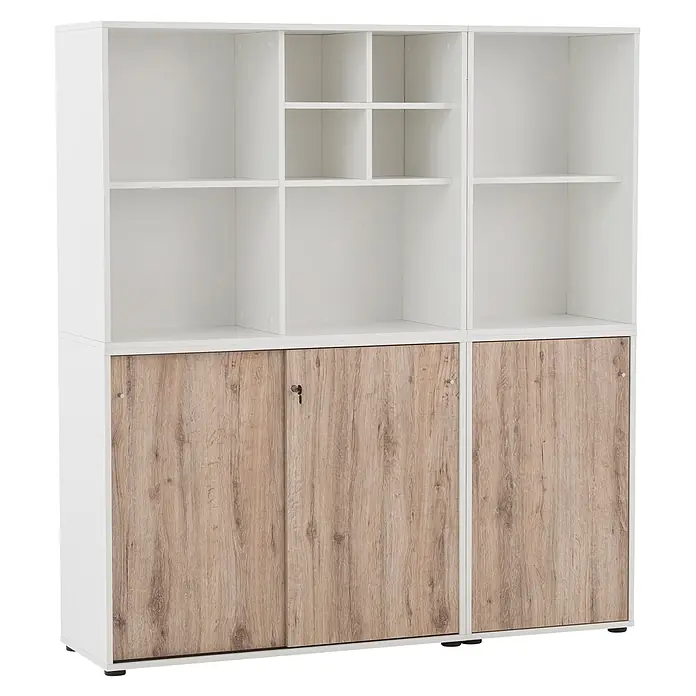 Schildmeyer Serie 400 Holz-Mehrzweckschrank - L x B x H: 196,8 x 349,5 x 372,8 cm, Weiß/Eiche - Weißer und heller Holzmaserung-Schrank mit offenen Regalen und abschließbaren Türen unten.