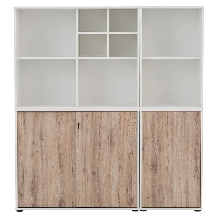Schildmeyer Serie 400 Holz-Mehrzweckschrank - L x B x H: 196,8 x 349,5 x 372,8 cm, Weiß/Eiche - Weiß-hellbrauner Holzschrank mit offenen Fächern oben und geschlossenen Schiebetüren unten.