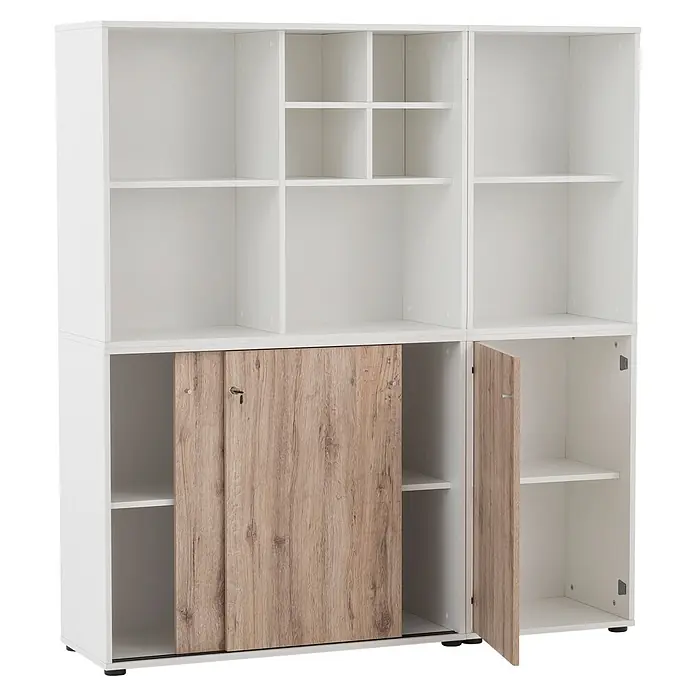 Schildmeyer Serie 400 Holz-Mehrzweckschrank - L x B x H: 196,8 x 349,5 x 372,8 cm, Weiß/Eiche - Weißer und holzfarbener Schrank mit offenen Regalen oben und Schiebetüren unten, die weitere Regale freigeben. Eine Tür steht leicht offen.