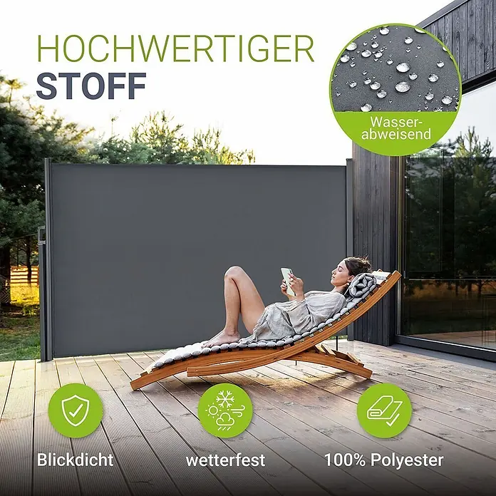 Juskys Klemmmarkise - grau, Breite: 5 m, Ausfall: 5 m - Grauer Seitenmarkise aus wasserabweisendem, wetterfestem Polyesterstoff für Privatsphäre auf einer Terrasse.