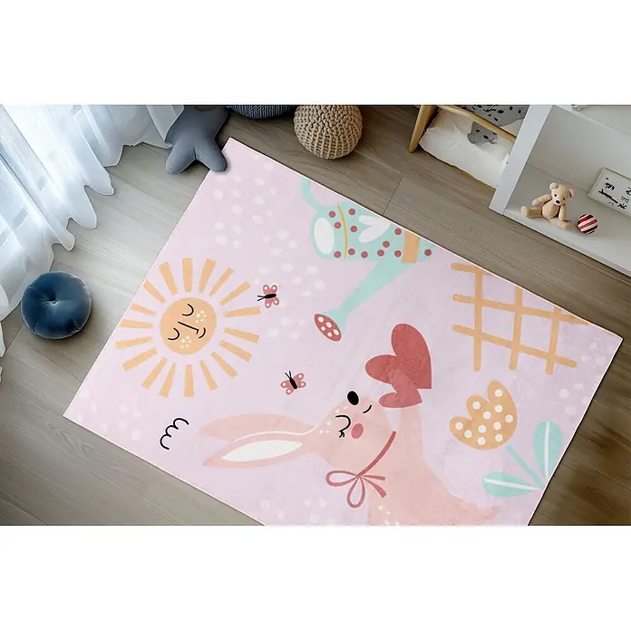 Kayoom Kinderteppich Wonder 131 - Rosa, 230 x 160 cm, 100 % Polyester - Rosa Kinderteppich mit verspielten Sonne-, Hase- und Blumenillustrationen auf Holzboden.