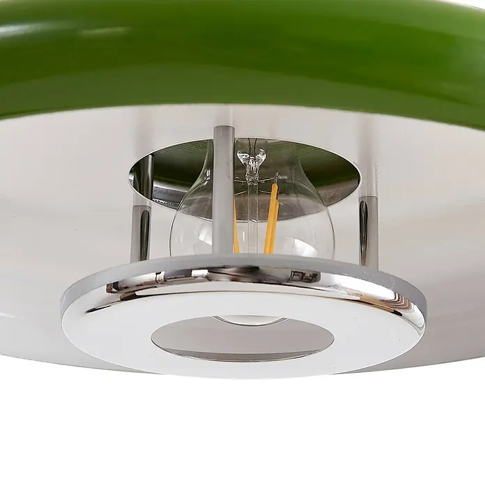 Lindby Pendelleuchte Branford - grün, Grün, E27 - Nahaufnahme einer grün-weißen Pendelleuchte mit klarer LED-Filamentbirne und Chromakzenten.