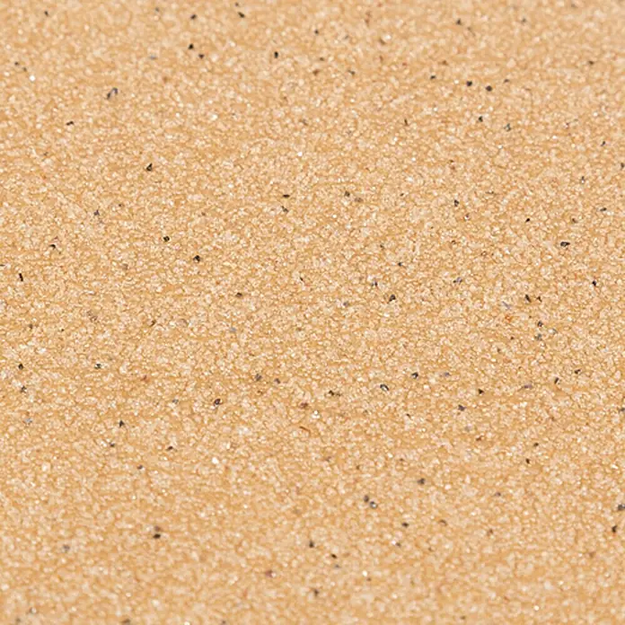 BAUHAUS Schleifpapier Standard - Körnung: 60 - Nahaufnahme von hellem Sand mit dunklen Sprenkeln. Ideal für Texturen, Hintergründe und Detailaufnahmen.