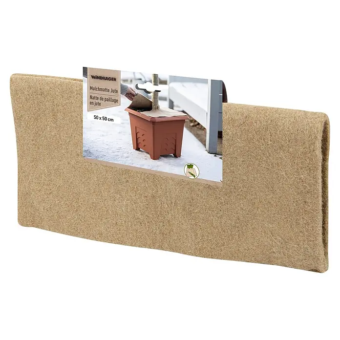 Windhager Jute-Gewebematte - L x B: 50 x 50 cm, 500 g/m², Natur - Natürliche Jutemulchmatte, 50x50 cm, mit Etikett, das sie beim Schutz einer Topfpflanze im Schnee zeigt.