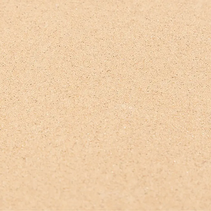 BAUHAUS Schleifpapier Standard - Körnung: 180 - Nahaufnahme von trockenem Sand, ideal als Hintergrund oder Textur für Designs, die Strand oder Natur repräsentieren.