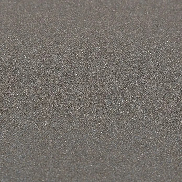 BAUHAUS Schleifpapier Gewebe - Körnung: 0,059 mm - Detailaufnahme einer grauen, körnigen Oberfläche, die an Schleifpapier erinnert und die Textur und das Material hervorhebt.