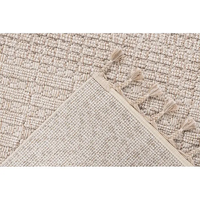 Kayoom Fransenteppich Reef 125 - Beige, 170 x 120 cm, 100 % Polypropylen - Beiger, strukturierter Teppich mit erhabenem geometrischen Muster, eine Ecke zeigt die gewebte Unterseite und Zierquasten.