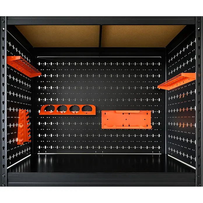 Metallregal Praktik Workshop Organizer - H x B x T: 180 x 90 x 45 cm, Traglast pro Boden: 250 kg, Anzahl Böden: 4 Stk., Stecken, Schwarz - Innenansicht eines schwarzen Metallschranks mit Lochwänden und orangefarbenen Werkzeughaltern, oben eine braune Ablage.