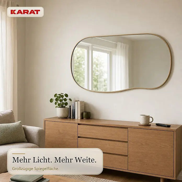 Floordirekt Wandspiegel Serena - 60,1 x 120,1 cm - Ein goldgerahmter, unregelmäßig geformter Spiegel hängt über einem Holzschrank, der Licht reflektiert und den Raum erweitert.