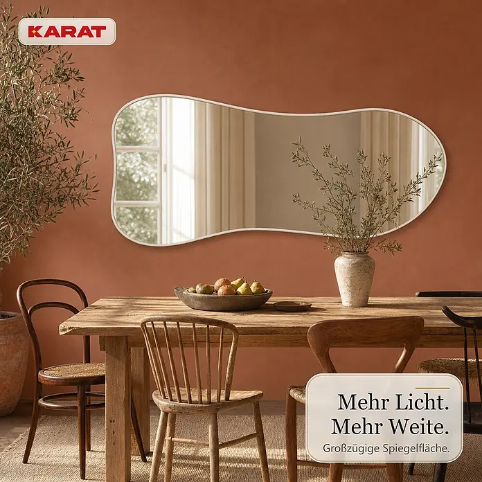 Floordirekt Wandspiegel Mila - 65,1 x 150,1 cm - Wellenförmiger Spiegel mit weißem Rahmen, der Licht und Weite in einem Esszimmer reflektiert.