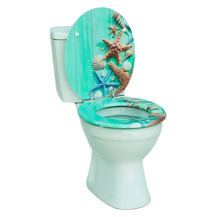 SAINOS WC-Sitz MDF WC-Sitz, Universal-O-Form, Absenkautomatik, Unten - MDF, Grün, Mit Absenkautomatik - Weiße Toilette mit türkisem Deckel und Sitz, die ein Strandmotiv mit Seesternen und Muscheln zeigt.