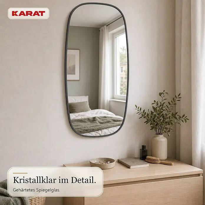 Floordirekt Wandspiegel Alina - 55,1 x 90,1 cm - Ovaler Wandspiegel mit schlankem schwarzem Rahmen, der ein Schlafzimmer reflektiert. Aus gehärtetem Glas.