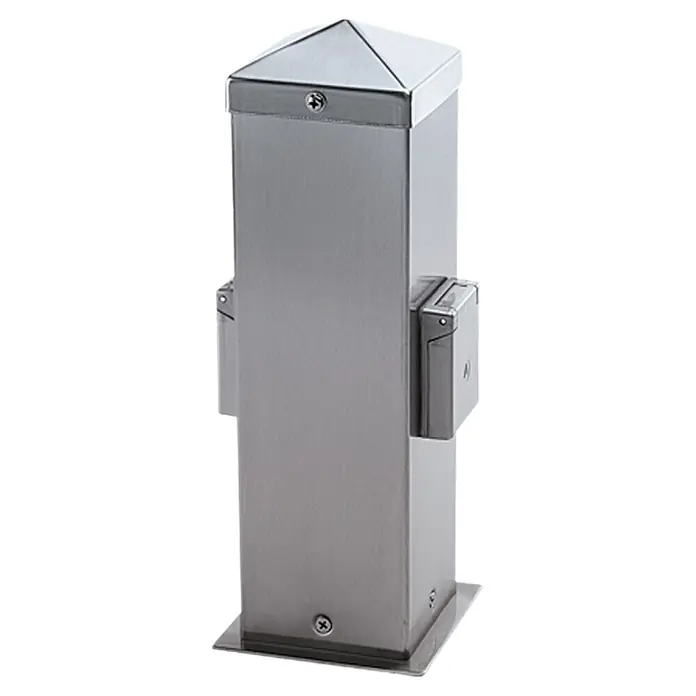 Starlux Gomera Columna para enchufes de exterior - Número de enchufes Schuko: 2 ud. - Imagen de una barrera de seguridad metálica plateada con base cuadrada y parte superior piramidal.