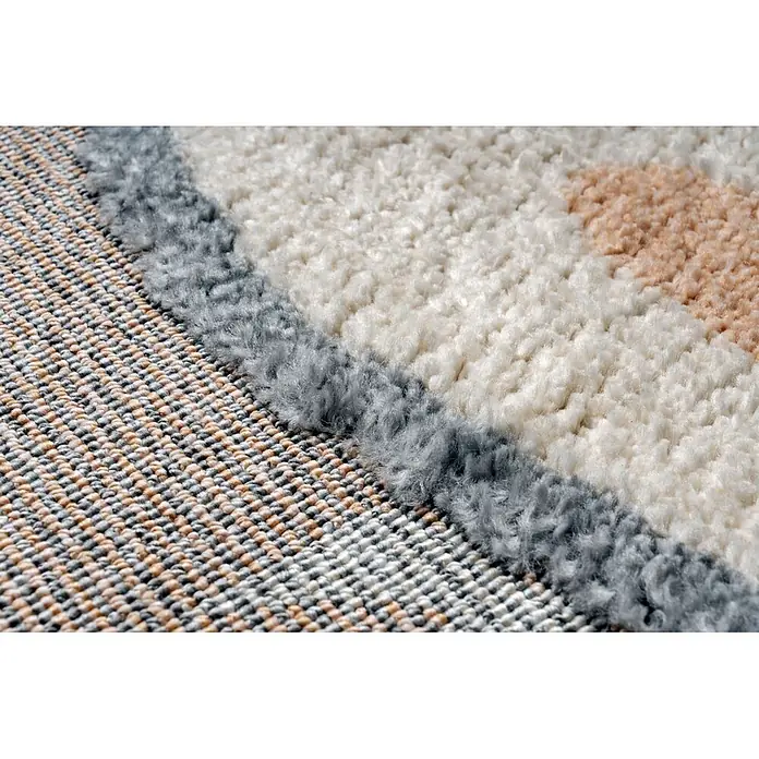 Kayoom Kinderteppich Modena 415 - Beige, Durchmesser: 133 cm, 100 % Polypropylen - Nahaufnahme eines Teppichs mit plüschigen weißen, grauen und beigen Abschnitten neben einer flachen, gewebten Textur.