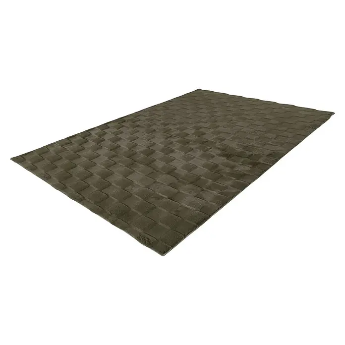 Kayoom Hochflorteppich Botany 625 - Grün, 150 x 80 cm, 100 % Polyester - Olivgrüner Plüschteppich mit strukturiertem Karomuster, schräg betrachtet.