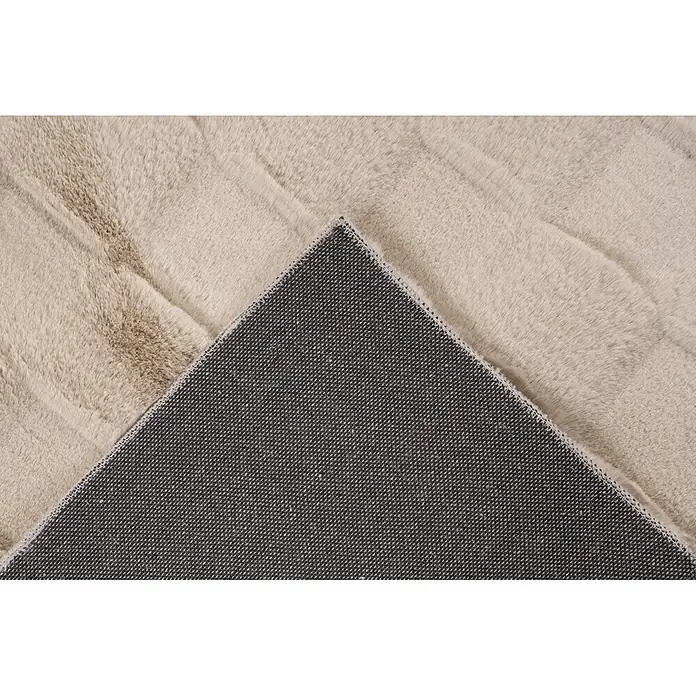 Kayoom Hochflorteppich Botany 625 - Beige, 150 x 80 cm, 100 % Polyester - Beiger und hellbrauner Kunstfellteppich mit teilweise sichtbarer dunkelgrauer, strukturierter Anti-Rutsch-Rückseite.