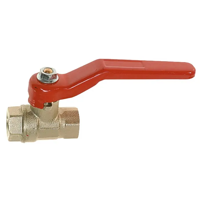 Kugelhahn - ⅜″, 30 bar, Messing - Ein Messing-Kugelhahn mit rotem Griff ist auf einem weißen Hintergrund isoliert. Das Ventil ist für die Steuerung des Durchflusses.