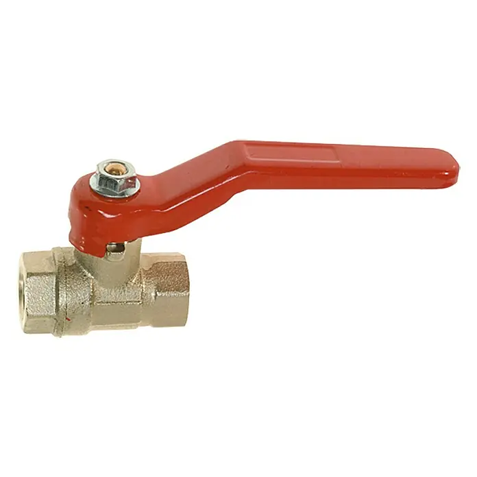 Kugelhahn - ⅜″, 30 bar, Messing - Ein Messing-Kugelhahn mit rotem Griff ist auf einem weißen Hintergrund isoliert. Das Ventil ist für die Steuerung des Durchflusses.