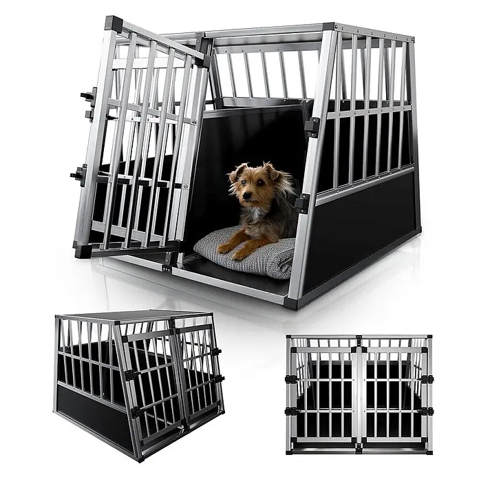 Juskys Transportbox - 90 x 96 x 71 cm, Aluminium, Schwarz / Silber - Silber- und schwarze Aluminium-Hundebox mit einem kleinen Hund auf einer Decke.