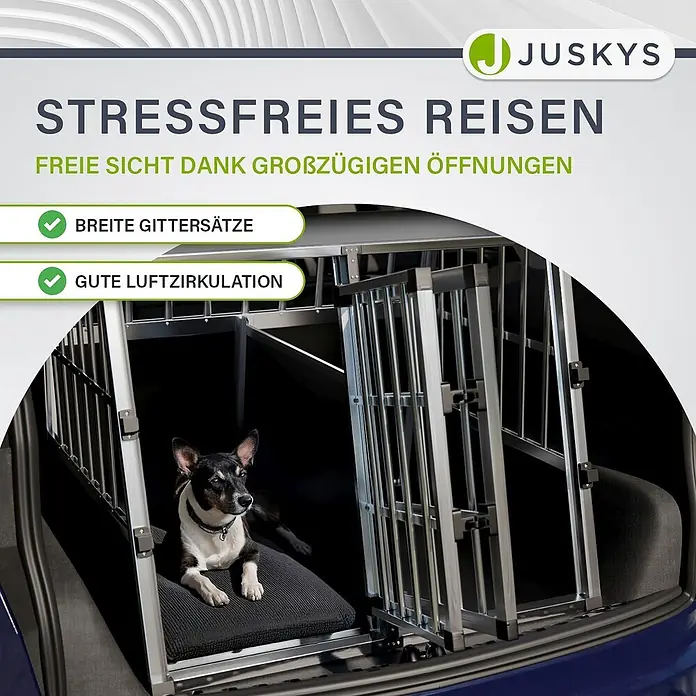 Juskys Transportbox - 90 x 96 x 71 cm, Aluminium, Schwarz / Silber - Silberne Aluminium-Hundebox für Autoreisen mit weiten Gittern und guter Luftzirkulation, mit Hund auf schwarzem Kissen.