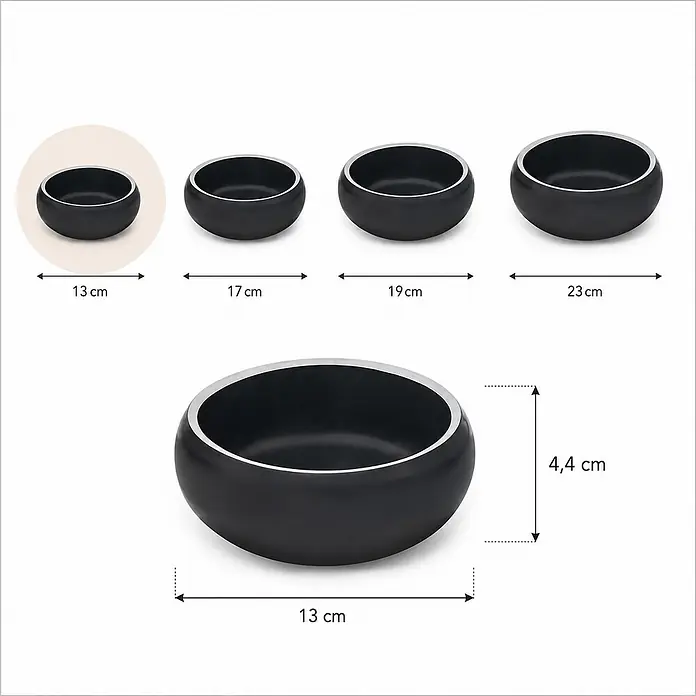 belviona Futternapf - 13 x 13 x 4,4 cm, Edelstahl, Fassungsvermögen: 360 ml - Vier mattschwarze Schalen mit silbernen Rändern, mit Durchmessern (13, 17, 19, 23 cm) angezeigt. Die 13 cm Schale ist 4,4 cm hoch.