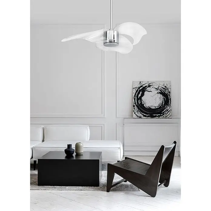 Vam Deckenventilator Vam DC Deckenventilator Raffaello chrom transparent 112 cm - Chrom - Transparent, 1.120 mm, 42 W - Moderner Deckenventilator mit Chrommotor und transparenten, wellenförmigen Flügeln, in einem modernen Wohnzimmer.
