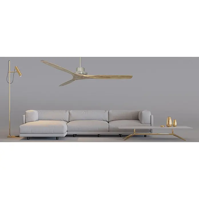 Vam Deckenventilator Vam Deckenventilator KAUAI Bronze Beach-Oak 132 cm - Naturholzflügel in Beach-Oak Motor geölte Bronze, 1.320 mm, 72 W - Modernes Wohnzimmer mit hellgrauem Ecksofa, goldenem Couchtisch, goldener Stehlampe und hölzernem Deckenventilator.