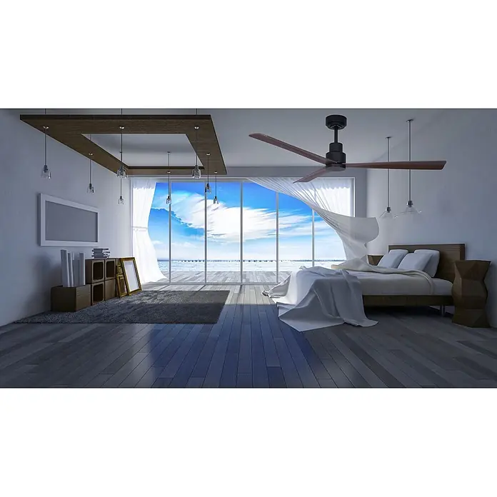 Vam Deckenventilator Vam DC Deckenventilator MYNG Schwarz 132 cm - Schwarz mit dunklen Walnussflügeln, 1.320 mm, 36 W - Modernes Schlafzimmer mit dunklem Deckenventilator aus Holz und einem Bett mit weitem Meerblick.