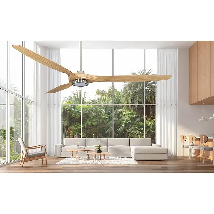 Vam Deckenventilator Outdoor DC Deckenventilator LINES LED Nickel 153 cm - Nickel gebürstet, 1.530 mm, 37 W - Eleganter Deckenventilator mit Naturholzflügeln und silbernen Akzenten, in einem modernen Wohnraum installiert.