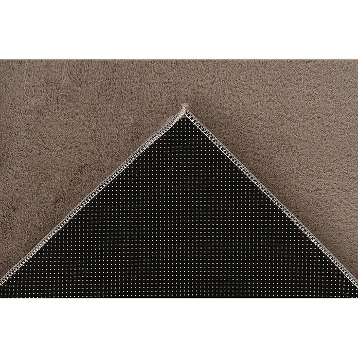 Kayoom Fellteppich Emperor 525 - Taupe, 290 x 200 cm, 100 % Polyester - Brauner flauschiger Teppich, der seine weiche Oberfläche und rutschfeste Punktbeschichtung zeigt.