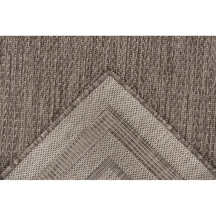 Kayoom Outdoor-Teppich Nibru 325 - Taupe, 110 x 60 cm, 100 % Polypropylen - Strukturierter, gewebter Teppich in neutralem Braun, dessen Ecke umgeschlagen ist und die gitterförmige Rückseite zeigt.