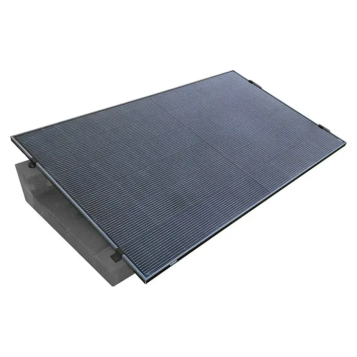 Diephaus Halterung für Solarmodul - L x B x H: 12 x 80 x 27 cm, Beton - Dunkle Solarmodule mit sichtbaren Zellen, auf einem grauen Betonblockfundament montiert.