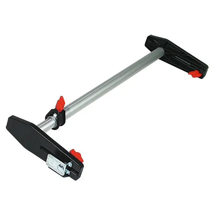 Bessey Türfuttermontagestrebe TMS - Spannweite: 560 mm - 1.010 mm - Eine verstellbare Türspreize, bestehend aus einem silbernen Rohr mit schwarzen Endstücken und roten Sicherungsknöpfen, vor schwarzem Hintergrund.