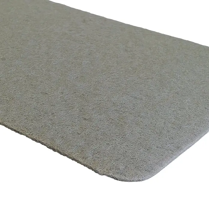 Moqueta a metros Convención Ferial - Ancho: 200 cm, 100% Polipropileno, Gris - Alfombrilla rectangular fibrosa de color gris claro con textura gruesa y esquina redondeada.