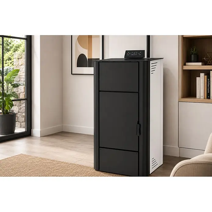 Caldera de pellets Compact 18 Eko - 18,9 kW - Estufa de pellets moderna blanca y negra en salón, proporcionando calefacción eficiente.