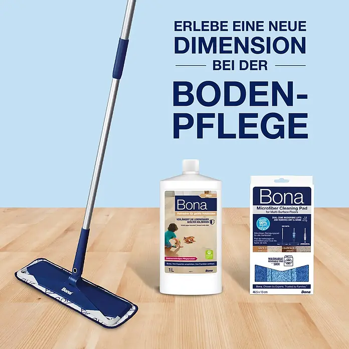 Bona Öl-Refresher für geölte Holzböden - 1 l, Geeignet für: Geöltes Parkett - Blauer Bona Wischmopp auf Holzboden mit Bona Bodenreiniger und Mikrofaserpad-Verpackung. Produkte zur Bodenpflege.