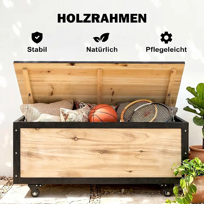 Furnicato Garten-Aufbewahrungsbox - Naturholz, Holz - Holz-Aufbewahrungstruhe mit schwarzem Rahmen und Rollen, Deckel geöffnet mit Inhalt.
