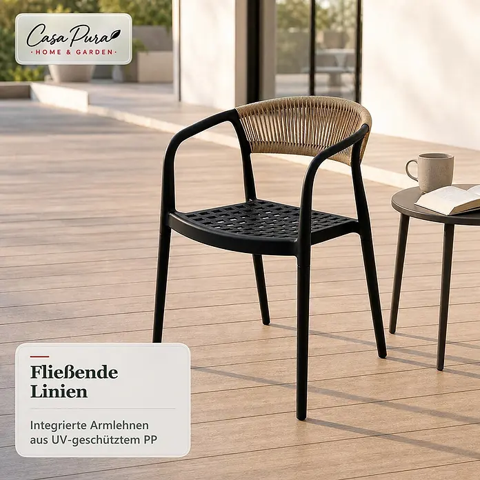 Floordirekt Gartenstuhl-Set Solaro 6er-Set - 6 Stk., Polypropylen (PP) und handgeflochtenes Seil, Schwarz, B x T x H: 54 x 58 x 70 cm - Schwarzer Outdoor-Stuhl mit integrierten Armlehnen und beigefarbener, geflochtener Rückenlehne aus UV-geschütztem PP auf Holzterrasse.