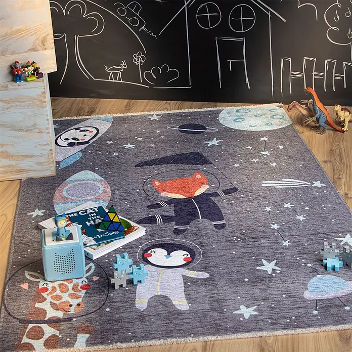 Kayoom Kinderteppich Joanna 610 - Spacegrau, 170 x 115 cm, 70 % Baumwolle, 30 % Polyester - Grauer Weltraum-Kinderteppich mit Tier-Astronauten, Planeten und Raketen, in spielerischer Raumgestaltung.