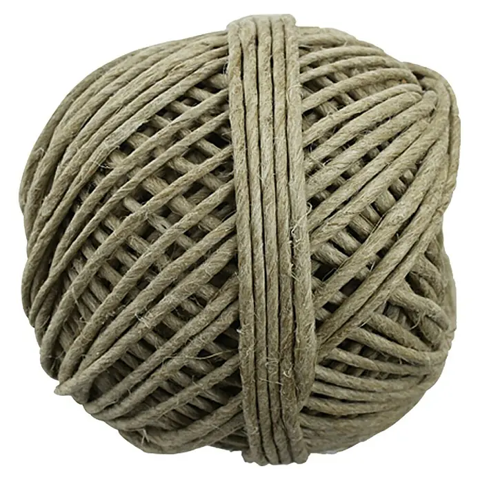 Stabilit Ovillo de cordel de lino - Ø x L: 2 mm x 30 m, Materiales naturales - Primer plano de una bola de hilo de bramante marrón, enrollada en espiral y agrupada en el centro, revelando su superficie texturizada.