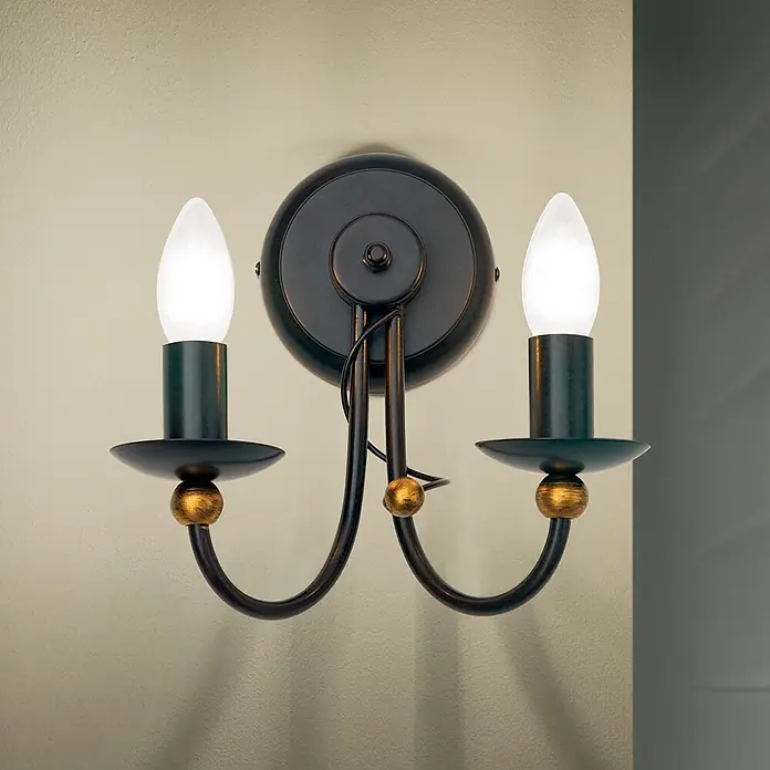 Orion Leuchten Wandleuchte - 40 W, L x B x H: 15 x 24 x 24 cm, E14 - Dunkelbronze Doppelarm-Wandleuchte mit zwei kerzenförmigen LED-Lampen und Goldakzenten.