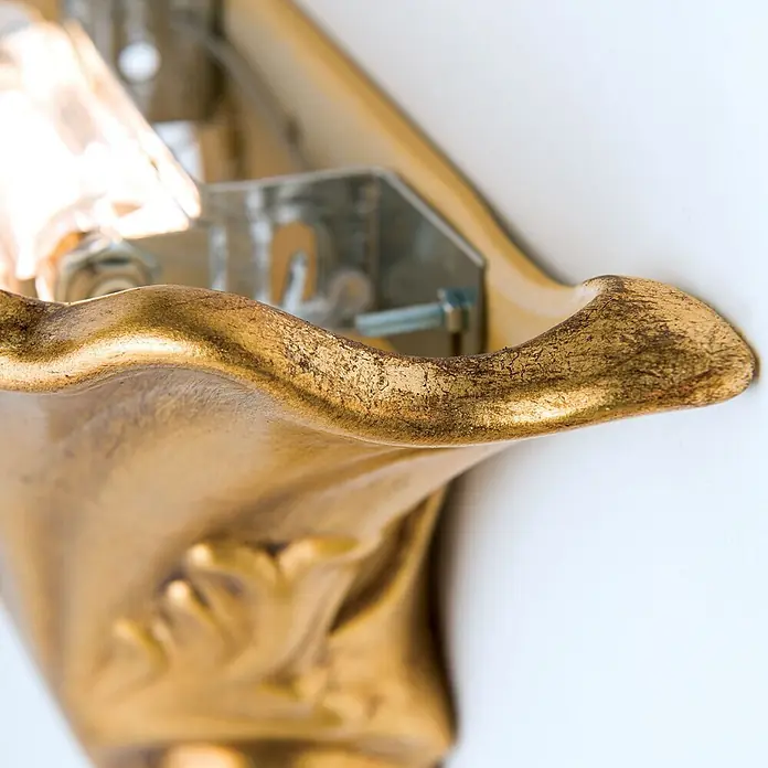Orion Leuchten Wandleuchte - 150 W, L x B x H: 16 x 35 x 17 cm, R7s - Verzierte goldene Wandleuchte mit Antik-Finish, an einer Wand montiert, teilweise sichtbare Halterung.