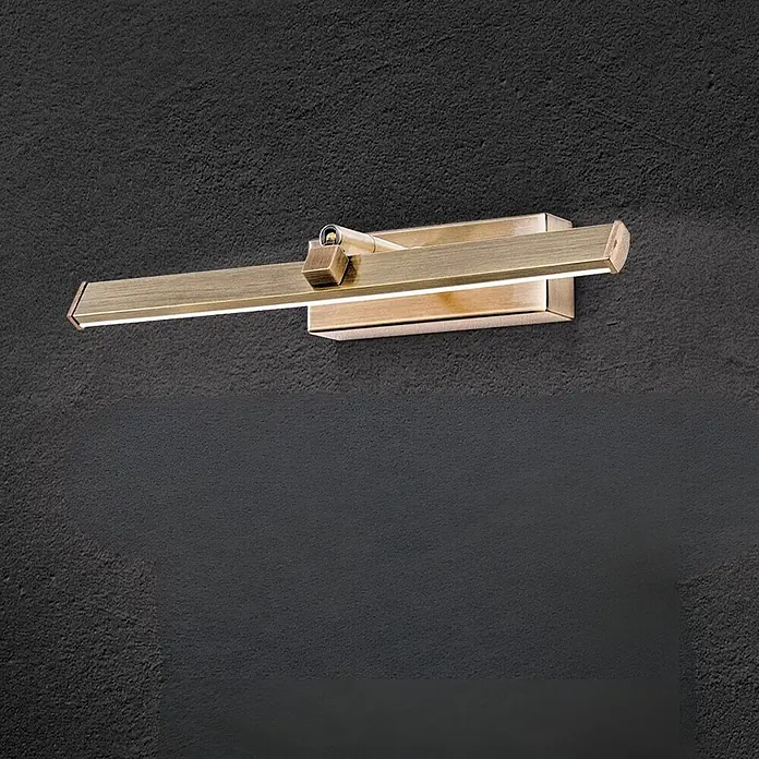 Orion Leuchten Wandleuchte - 6 W, L x B x H: 14,5 x 30 x 5 cm - Messingfarbene LED-Bilderleuchte mit verstellbarem Arm, an einer dunklen strukturierten Wand montiert, warmes Licht abstrahlend.