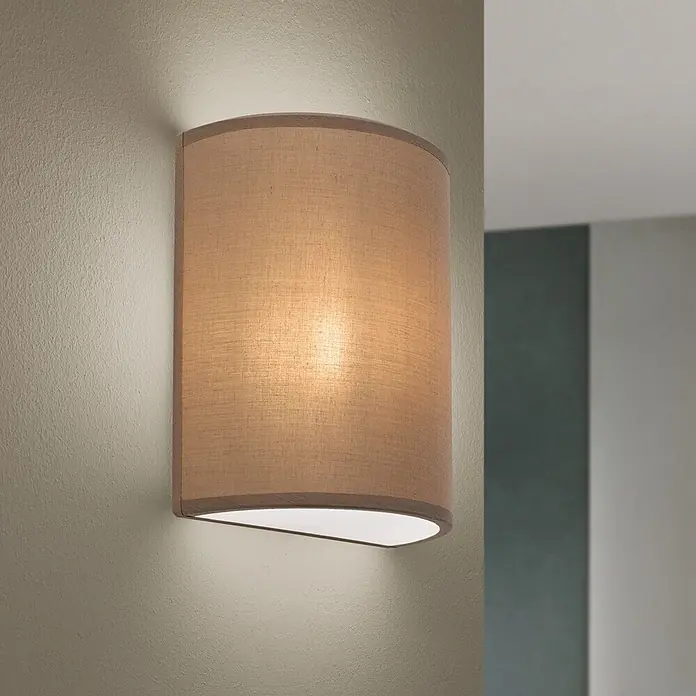Orion Leuchten Wandleuchte - 9 W, L x B x H: 10 x 18 x 22 cm, E14 - Halbrunde Wandleuchte mit beigem Stoffschirm, die warm leuchtet und die strukturierte Wand beleuchtet.